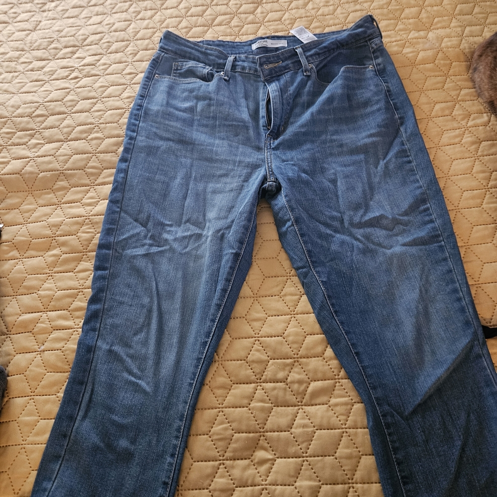 Levi's Classic Indigo Cropped Jeans